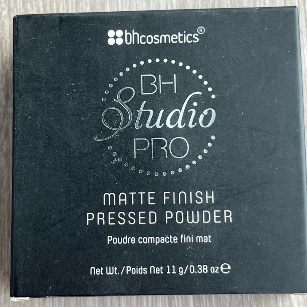 BH Cosmetics Silky Matte Pressed Powder